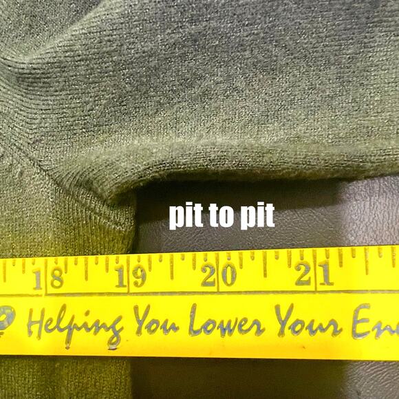 Soft Surroundings Sweater Women's Size M Green Wood Style Buttons Pockets Cozy - Picture 7 of 8